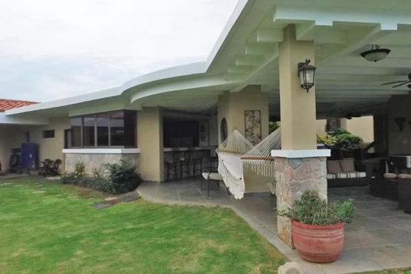 Venta de casa de playa en sea cliff, con piscina
