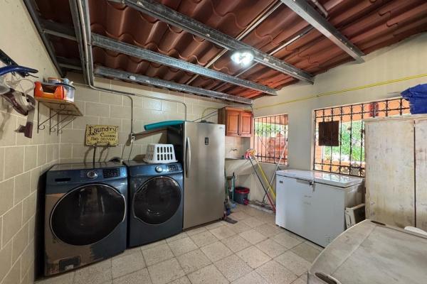 Casa con piscina en lote de 2.239 m²