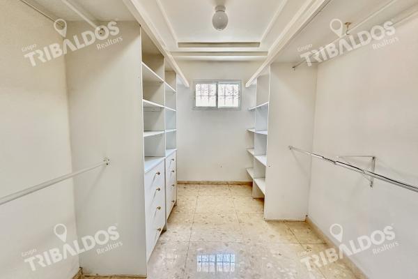 Venta de amplia casa en altos de panama con piscina propia por debajo de avaluo