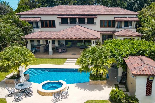 Beautiful house for sale in buenaventura