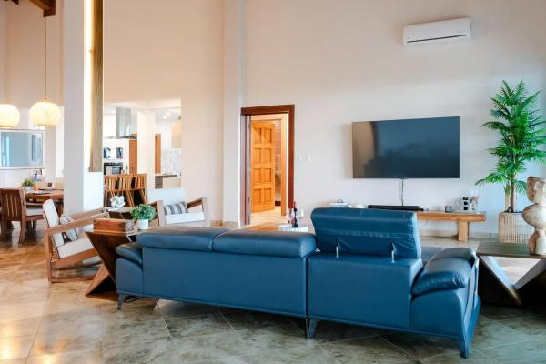 Beachfront mansion with pool in la barqueta