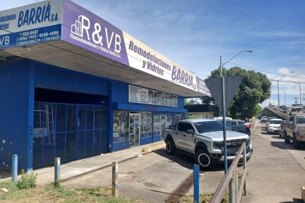 Se vende local comercial y dos casas