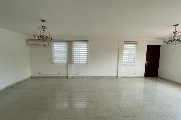 Venta de casa dos pisos con elevador en la loma (hato pintado)