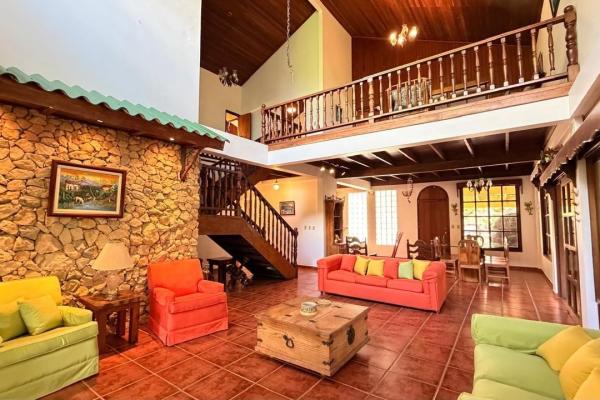 Se vende casa en altos de cerro azul