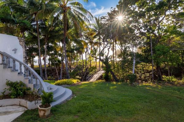 Beachfront estate on 1.5 hectares in playa nanzal