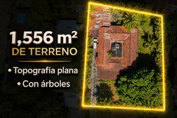 Terreno de 1,556m² en altos del golf con casa colonial para restaurar