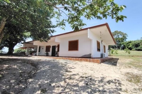 Granja de 13.6 ha con casa, galeras y río en natá, coclé