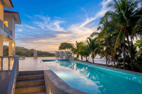 Beachfront estate on 1.5 hectares in playa nanzal