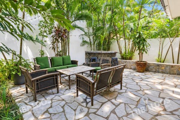Sale of 2 houses in 1 in costa del este