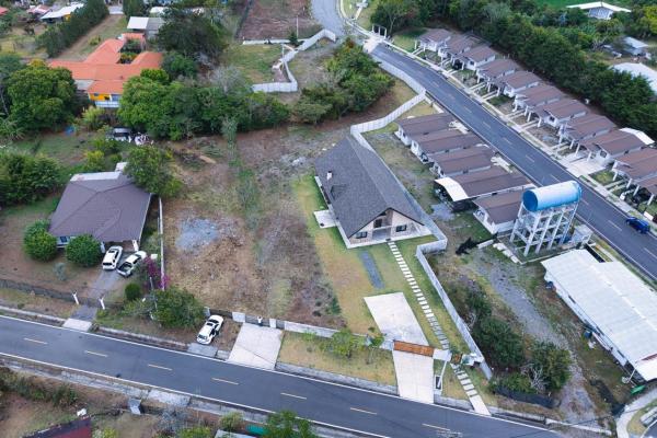 Casa amplia en volcan panama