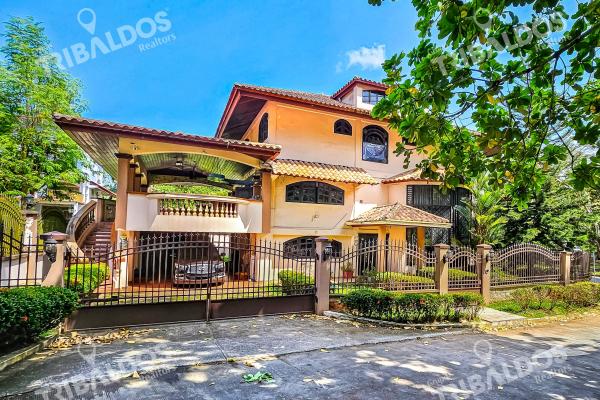 Venta de amplia casa en albrook