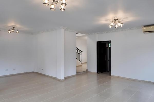Alquiler de casa unifamiliar en esquina – costa sur, villa valencia