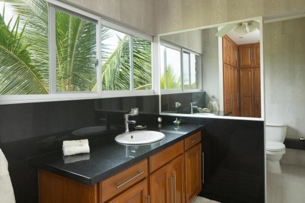 Casa frente a la playa de 4 habitaciones con piscina en boca chica