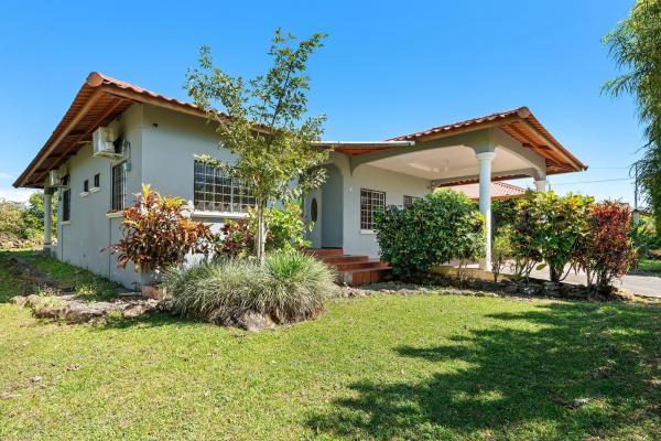 Casa con vista al cañón en brisas boqueteñas boquete panamá