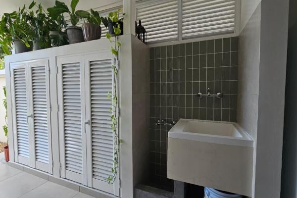 Venta casa unifamiliar de esquina remodelada costa sur