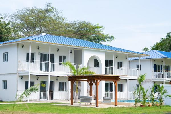 Complejo de apartamentos de 12 unidades en venta - pedasi, panamá