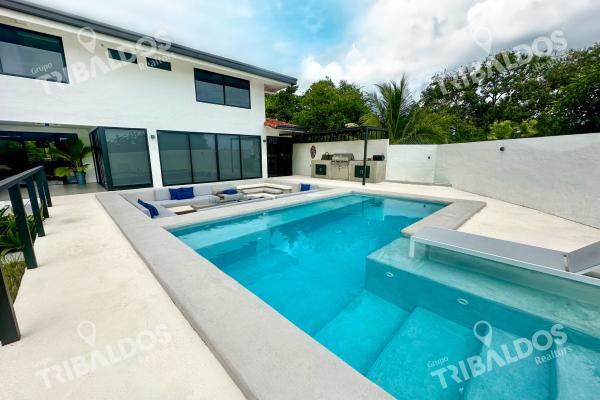 Beach house for sale in el cortijo, costa esmeralda