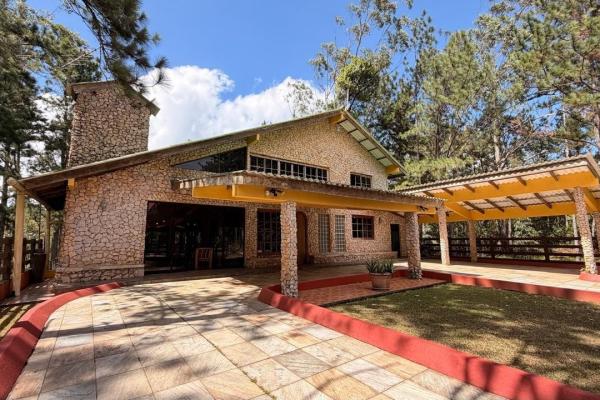 Se vende casa en altos de cerro azul