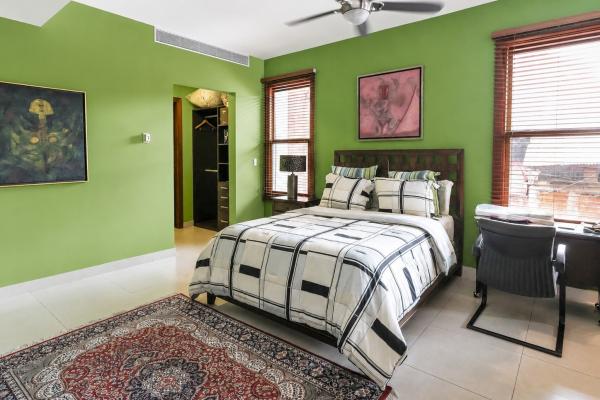 Venta de apartamento con elevador y estacionamiento en casco antiguo