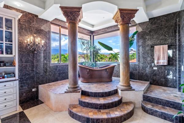 Magnificent mansion in los molinos boquete