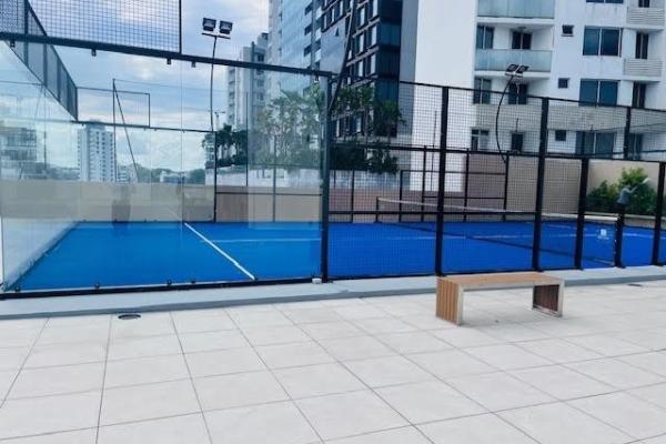 Se vende bonito apartamento frente a la bahia.