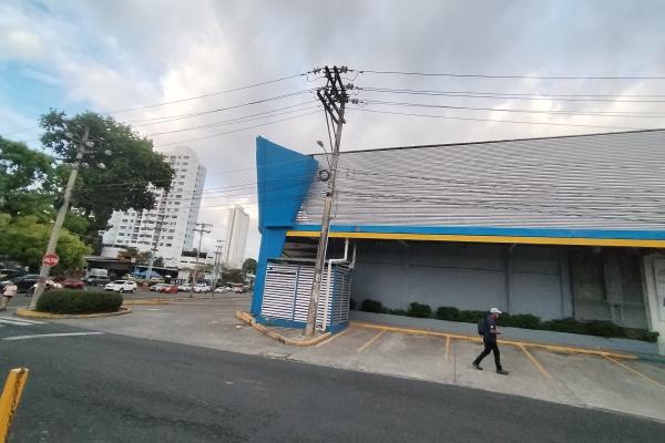 Alquiler local comercial via españa a pocos metros de la ernesto t. lefevre