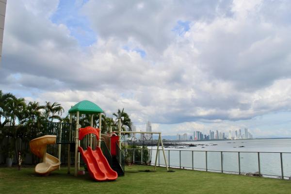 Remodelado super moderno - punta pacifica - oasis on the bay - 299 m2