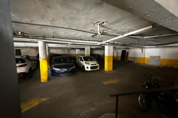 Commercial building for sale