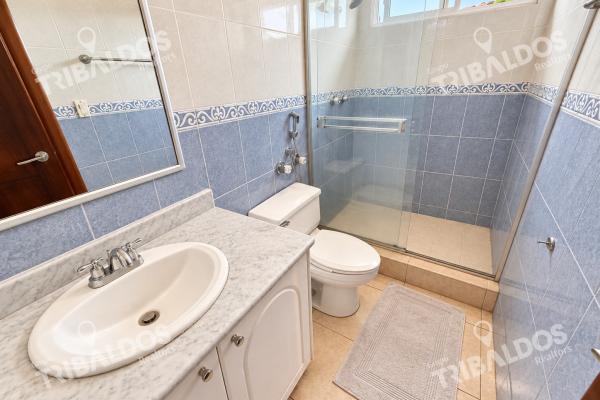 Venta de casa en costa del este con cocina remodelada