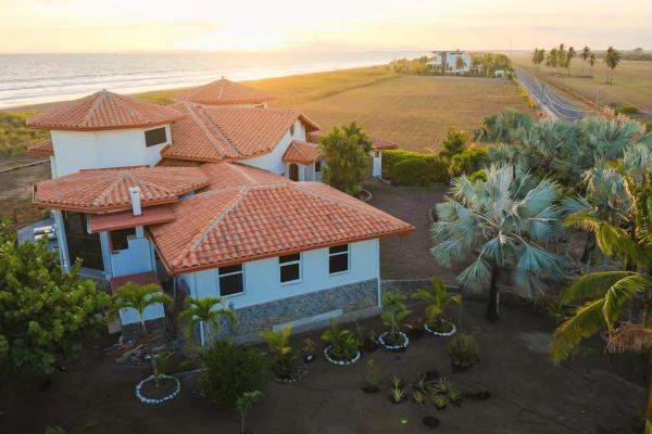 Beachfront mansion with pool in la barqueta