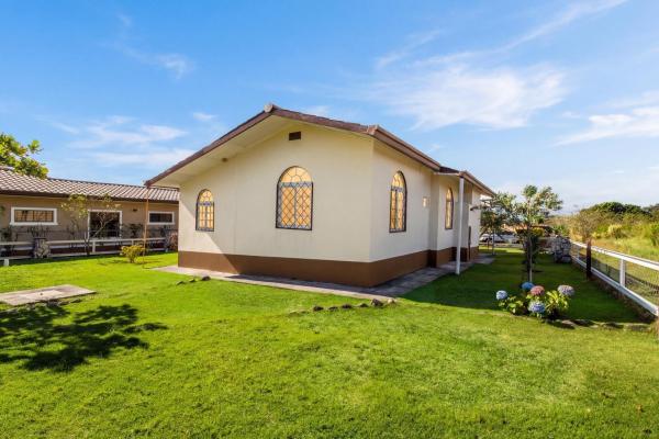3 bedroom home with loft in alto boquete