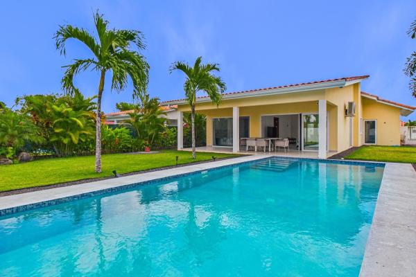 Beautiful modern 2 bdrm home with pool