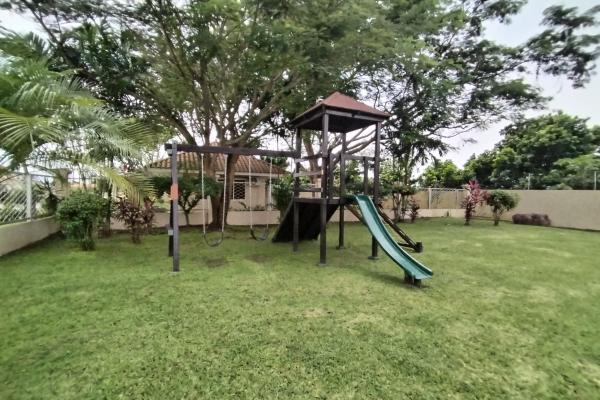 House for sale in villa tivoli, brisas del golf.