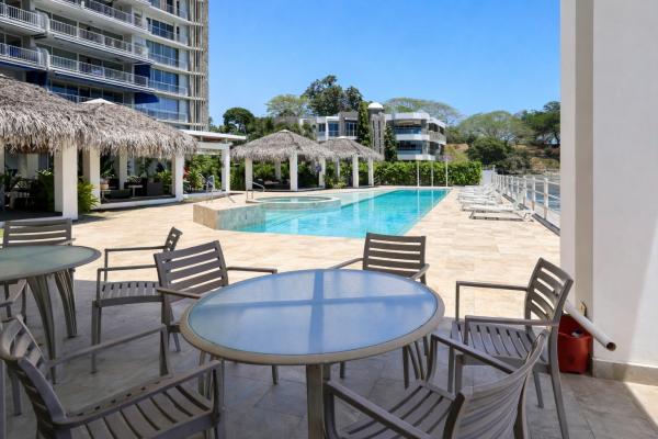 Apartamento frente al mar en venta , ph la ensenada farallón