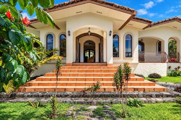 Spacious 3-bedroom home for sale in boquete