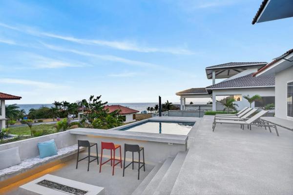 Casa moderna con vista al mar en andromeda estates pedasi