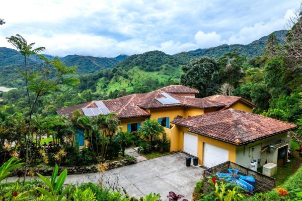 Elegant 4-bedroom furnished estate in boquete