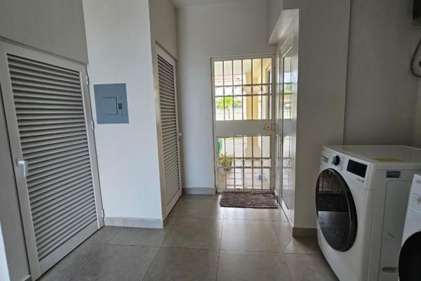 Venta casa unifamiliar de esquina remodelada costa sur