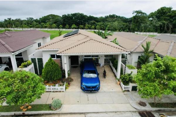 Single-family house for sale in costa verde.