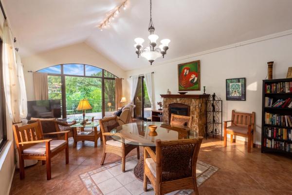 Two villas with 6 bedrooms and mountain views