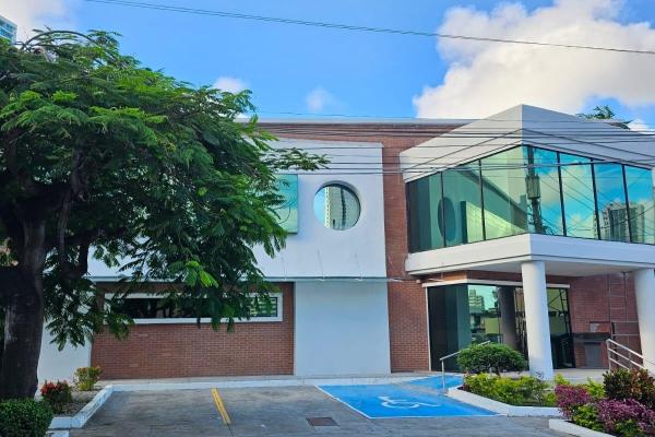 Se vende edificio con amplio estacionamiento en san francisco