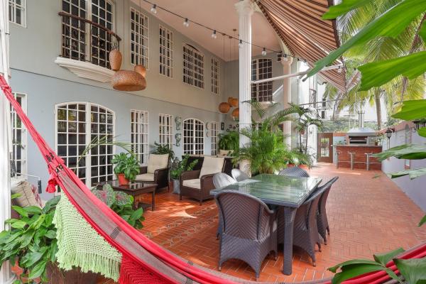 Venta de casa de 2 niveles en altos de panamá