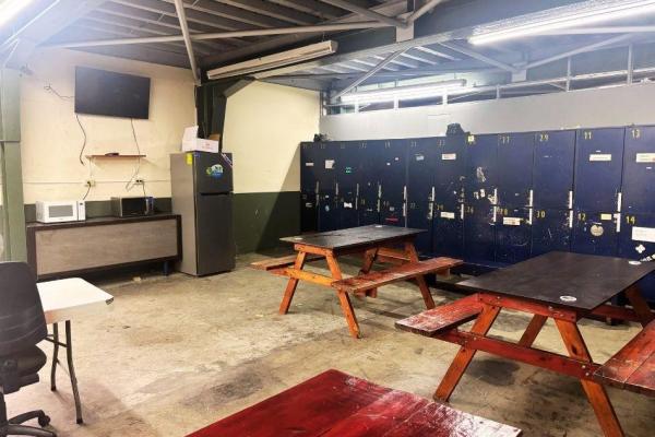 Opportunity! spacious & central warehouse and more