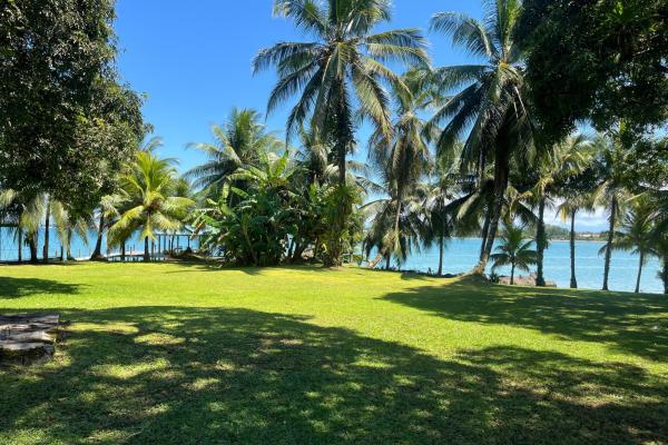 Prime oceanfront estate w/dock & beach, isla colon