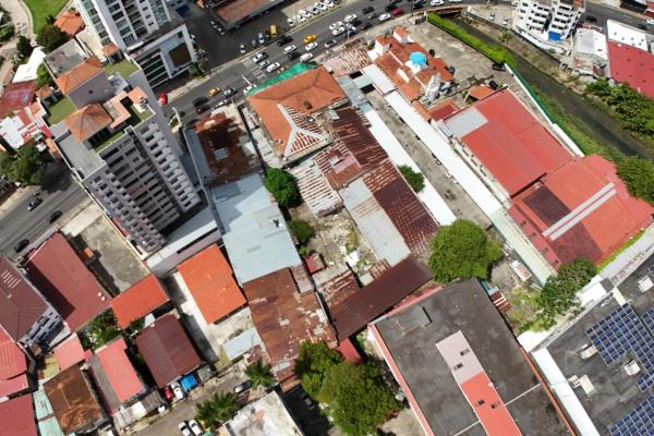 Se vende terreno para desarrollo mixto en vía porras, san francisco
