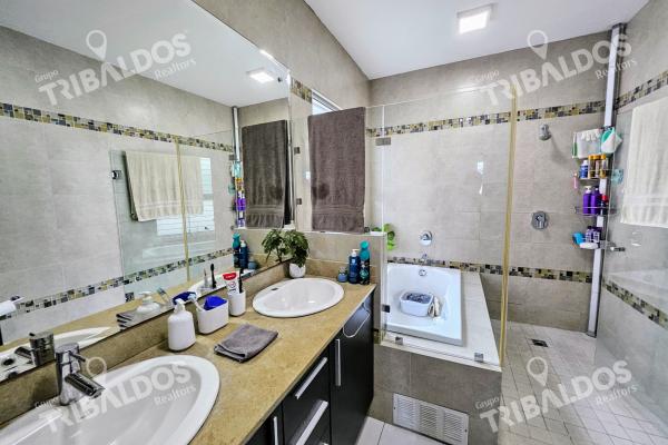 Venta de casa en dorado village en condado del rey