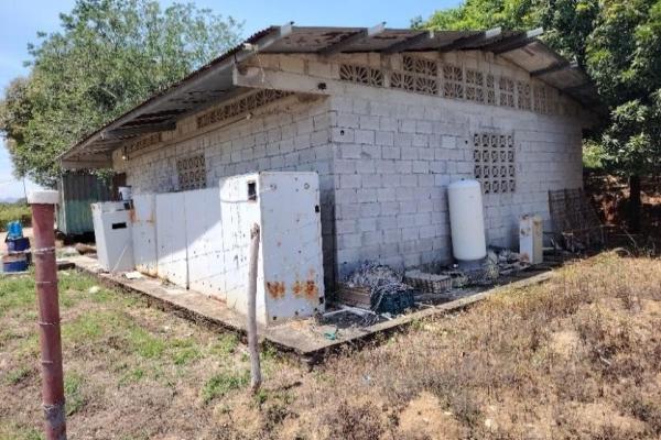 Granja de 13.6 ha con casa, galeras y río en natá, coclé