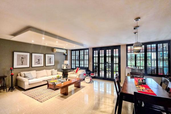 Residential duplex house for sale in la alameda