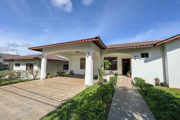 Casa de 4 dormitorios completamente amueblada en venta