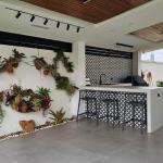 Venta casa unifamiliar de esquina remodelada costa sur